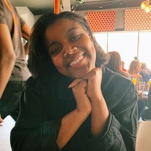 Meet your Posher, Maya